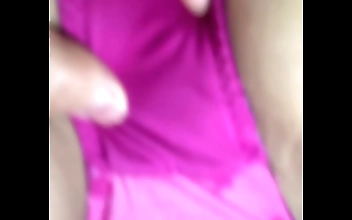 黄色 Sultry Temptress Seduces Him with Passionate Bathside Pleasure