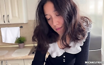 粉嫩 Excited Japanese Beauty Finds Bliss in Seductive Pleasures