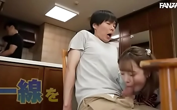 挺进 Naughty Japanese Teen's Secret Behind-the-Scenes Aid